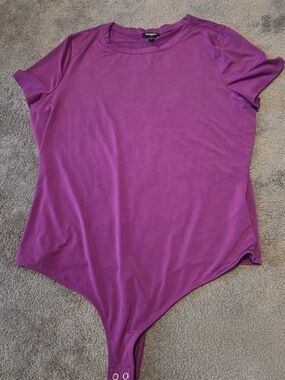 Express Women’s Magenta Crew Neck Short Sleeve Bodysuit